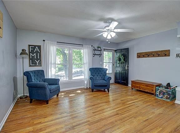 5th image of 4002 Woodbury St