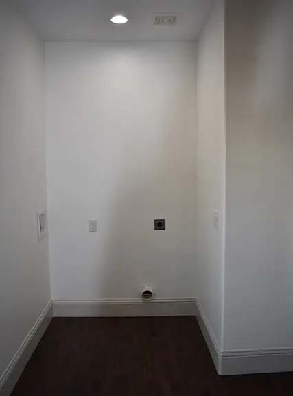 1216 W Nelson St — Photo 16