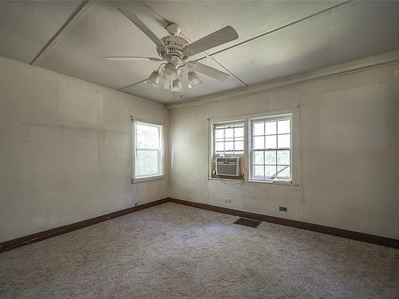 4th image of 18065 Crown Rd
