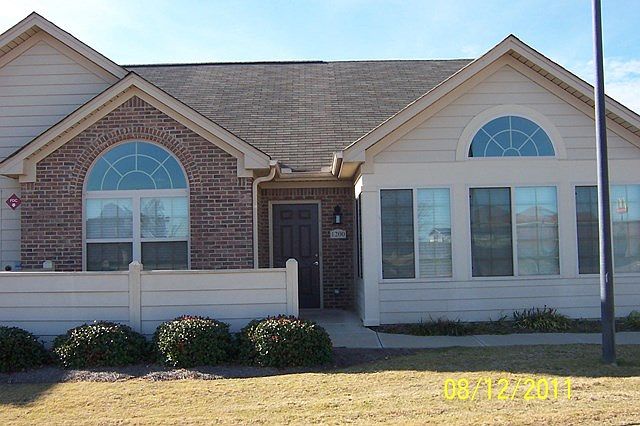 1st image of 1200 Silver Summit Dr SE