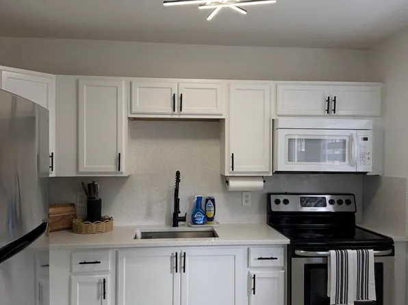 9052 Fountain Rd, Lake Worth, FL 33467