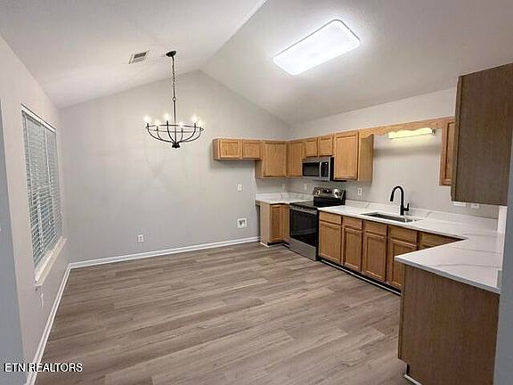 5th image of 943 Spring Park Rd