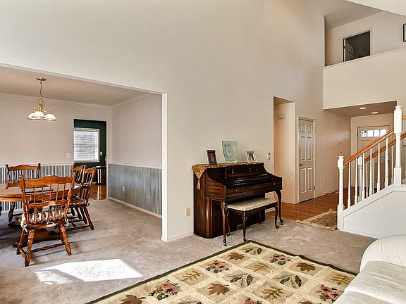 Dining open to living