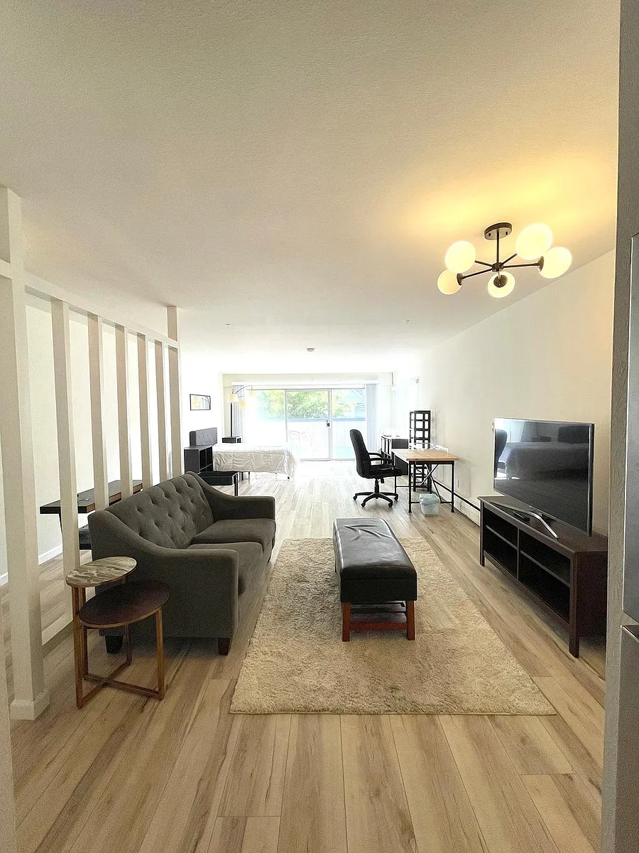 Building Photo - 157 Elm St #5