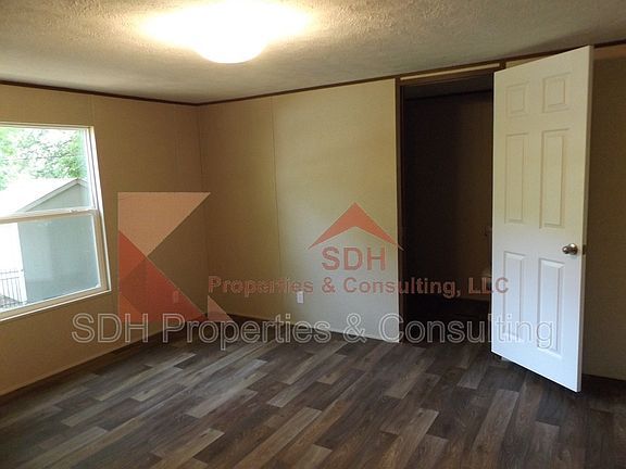 4th image of 204 Martha Ct