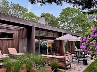 18 Bay Ave W, Hampton Bays, NY 11946