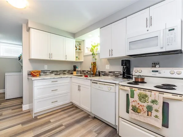 7407 Crestwood Dr, Chilliwack, BC V2R 1K2