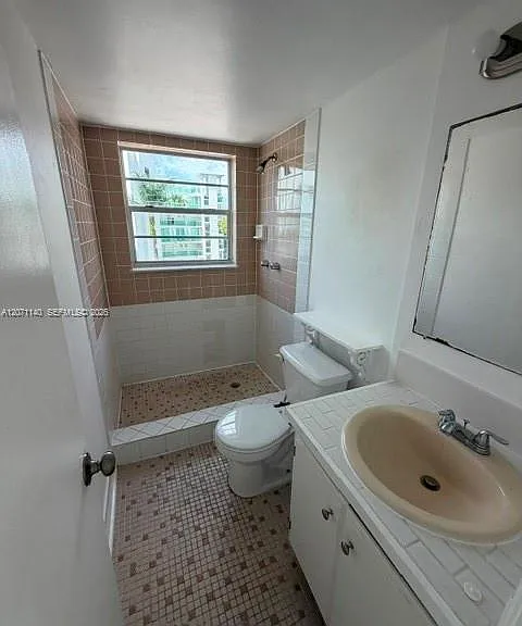 2001 Bay Dr #301 — Photo 3