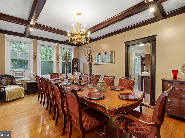 1501 Crittenden St NW — Photo 7