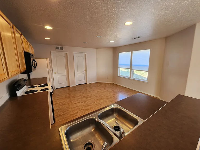17594 N Parkdale Ave — Photo 3