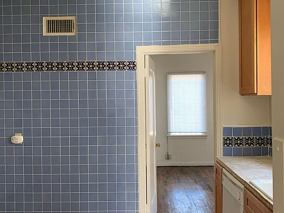 4th image of 822 S Curson Ave #4