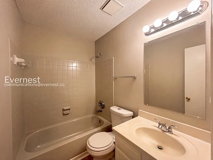 6585 Fairwood Cv — Photo 12