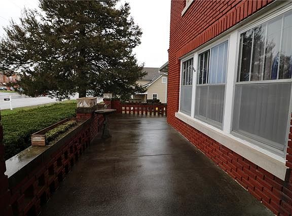 2nd image of 510 W Market St