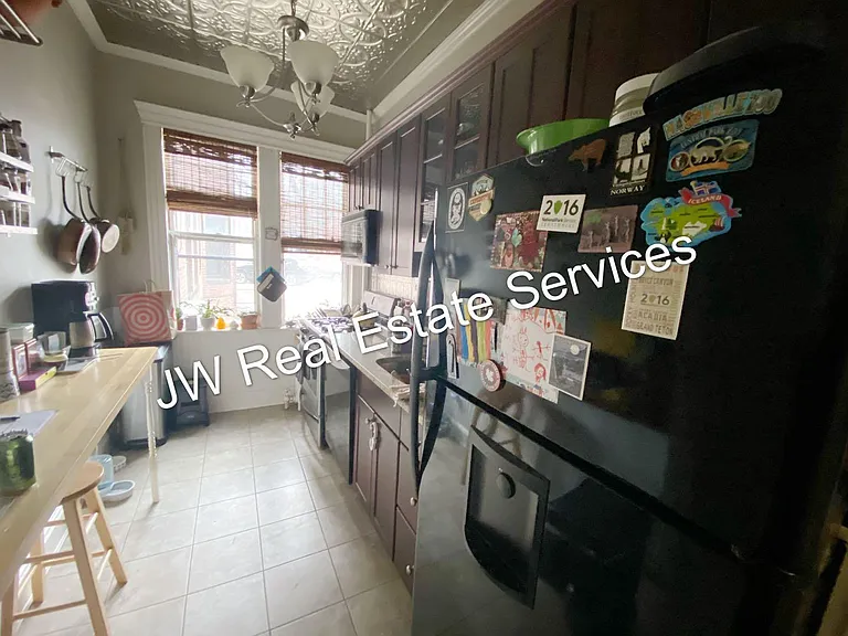 70 Strathmore Rd #B — Photo 3