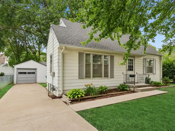 2006 50th St, Des Moines, IA 50310