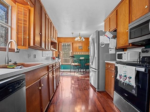 5th image of 1310 Spring Valley Dr