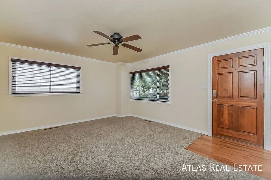 Charming 4 Bedroom 2 Bathroom Home With Basement! Free 55" Tv If Moved In By 9/15! — Photo 2