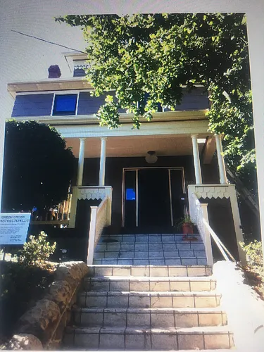 1327 SE Pine St Photo 1