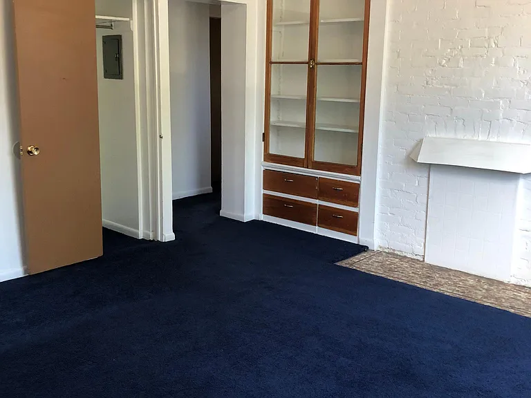 300 Amber St #1 — Photo 3