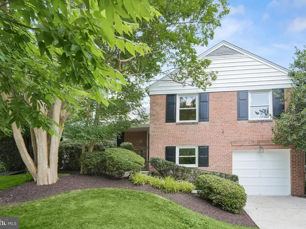 9210 Bardon Rd, Bethesda, MD 20814