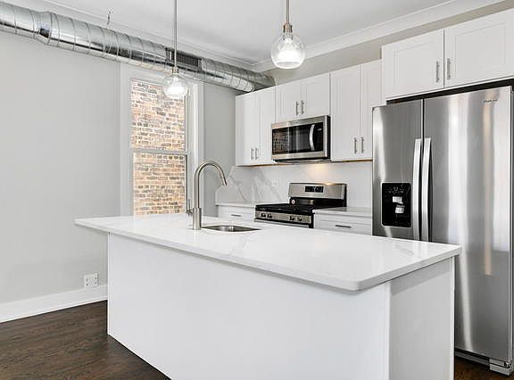 3rd image of 3129 W Eastwood Ave #2