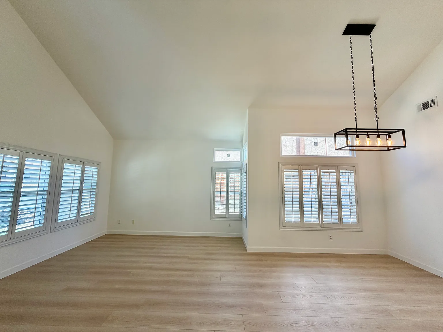 4 bed, 2.5 bath, 1861 sqft, $3,100 — Photo 4
