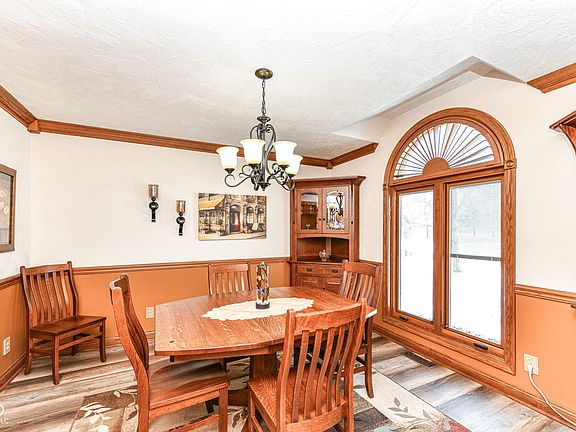 5th image of 4710 Glen Moor Way