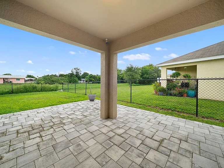 10464 Canal Brook Ln — Photo 24