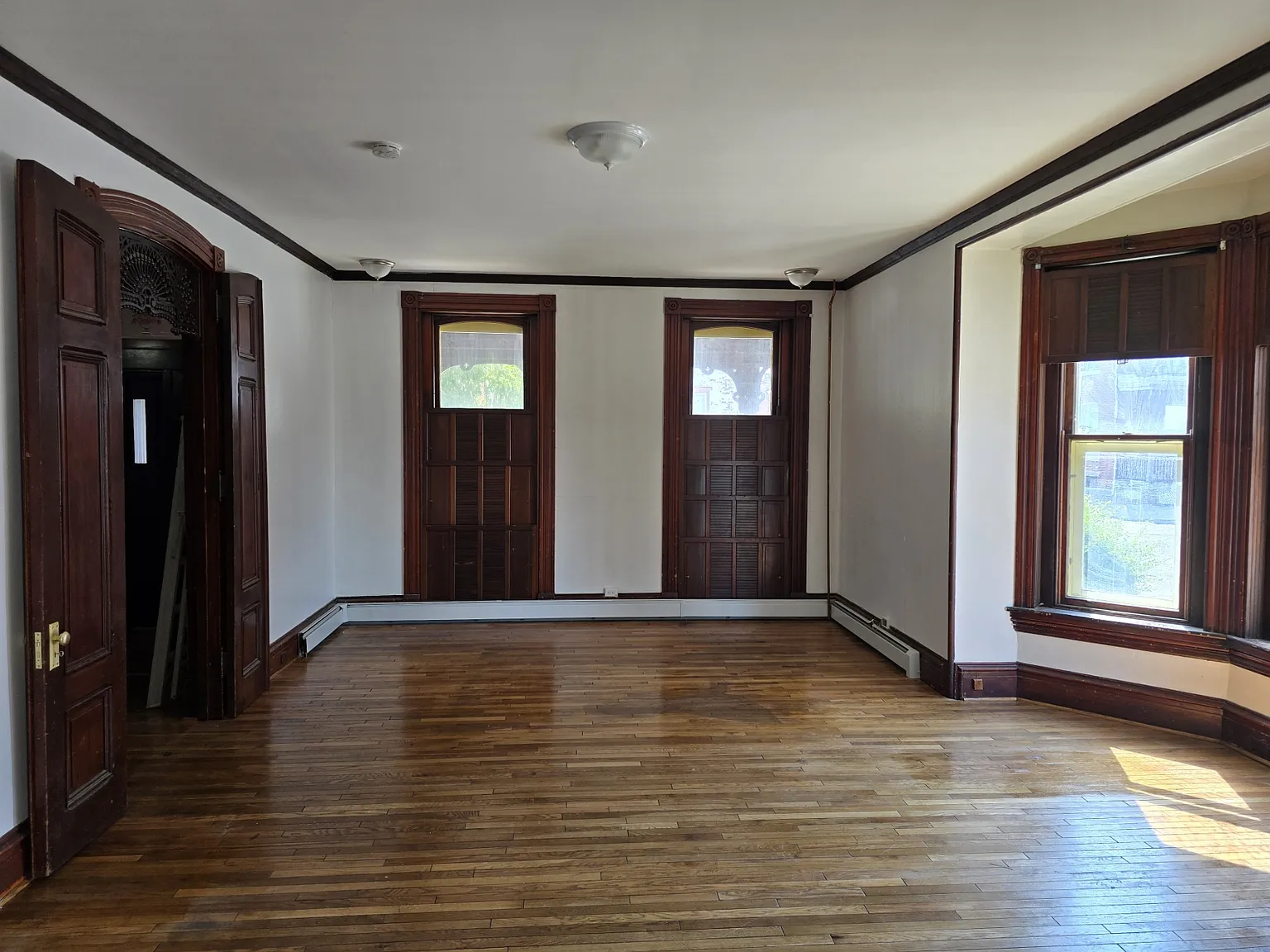 4 bed, 1.5 bath, 2000 sqft, $1,700 — Photo 3