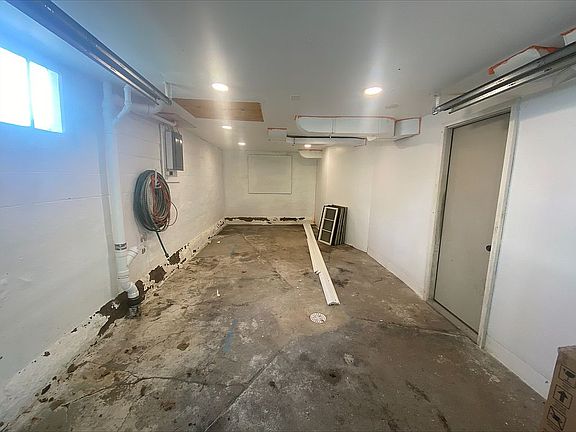 3rd image of 1110 Frank Ave