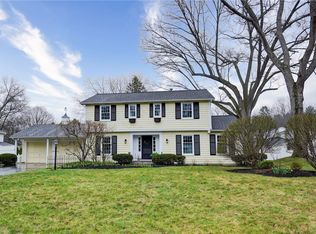 5 Glendower Cir, Pittsford, NY