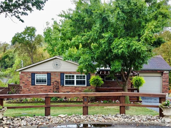 6 Circle Dr, Martins Ferry, OH 43935