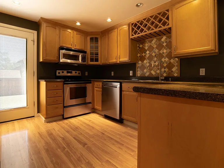 4220 Greenbriar Blvd — Photo 6