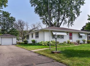2700 Matilda St, Roseville, MN 55113