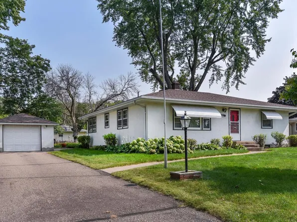 2700 Matilda St, Roseville, MN 55113