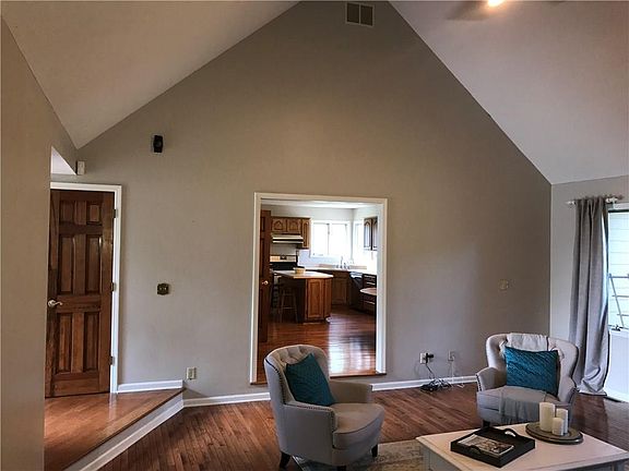 4th image of 3380 Farmbrook Ct
