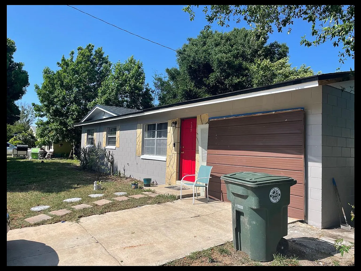 729 Lotus Ln — Photo 1