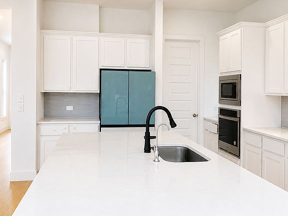 3rd image of 712 Pinnacle View Dr