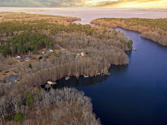 4th image of 240 Poplar Creek Dr