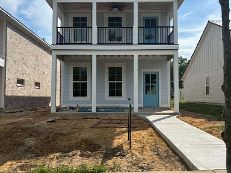 1st image of 204 S 3rd St