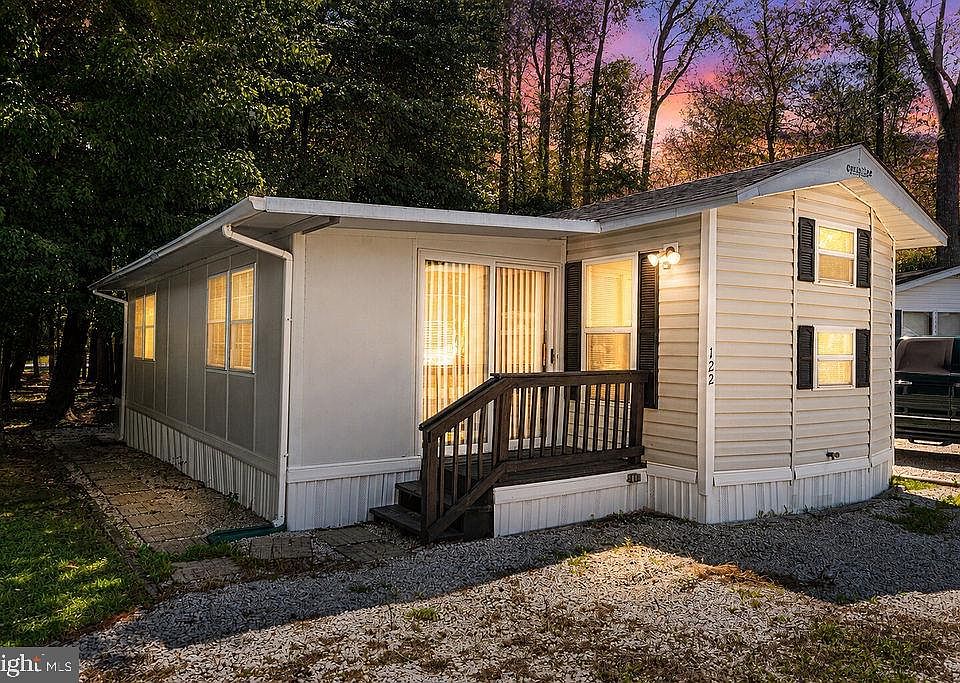 1st image of 122 Skipjack Cir
