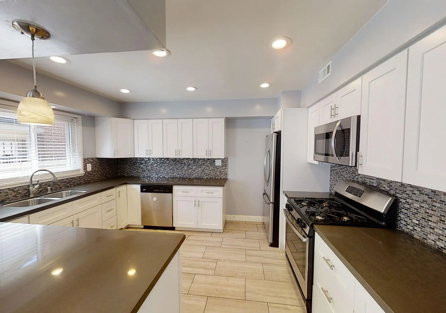 Large Bedrooms & Steps from SDSU Spacious Homes in Prime College Area — Photo 2