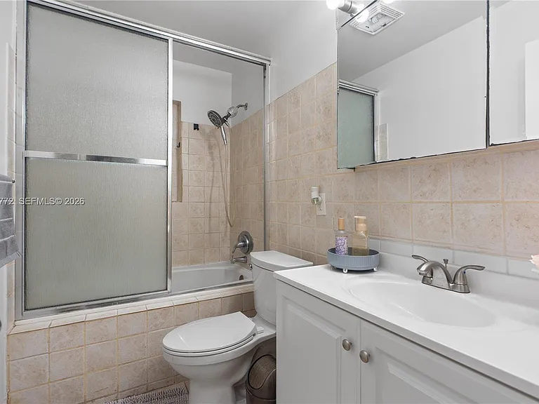 630 NE 23rd Ct — Photo 30