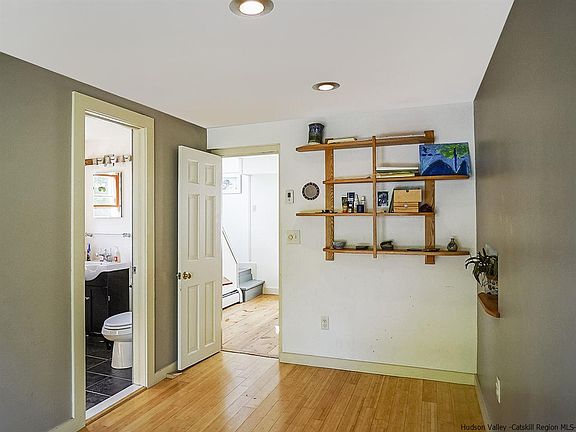 4th image of 76 Esopus Ave