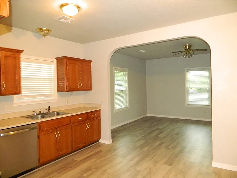 1302 W Exchange St — Photo 21