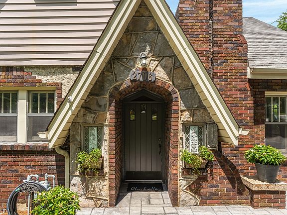 5th image of 2706 Woodlawn Dr