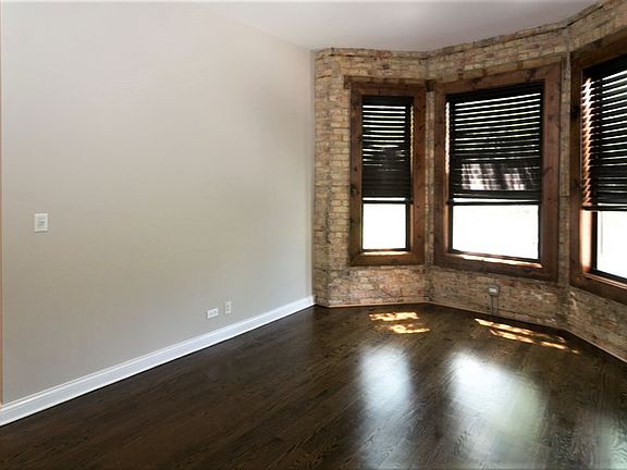 3rd image of 1756-58 W Montrose Dr #17582