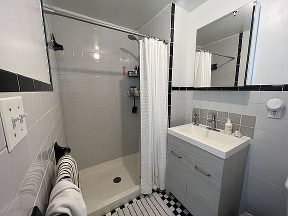 5th image of 170 Tillary St APT 406