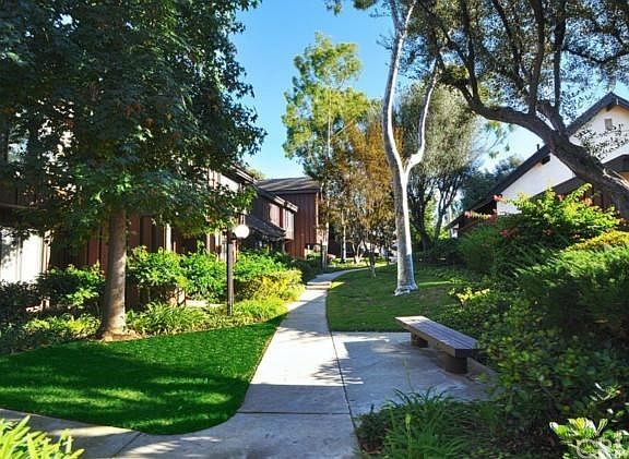 2nd image of 1571 Stonewood Ct