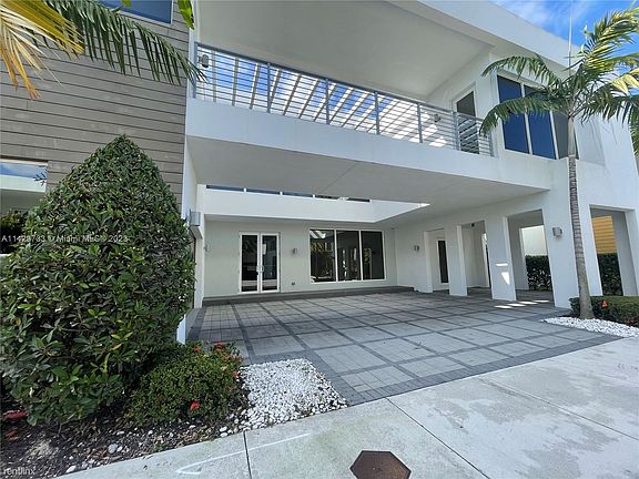 5th image of 10250 NW 74th Ter #0